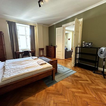 Gorkeho Apartment In City Centre บราติสลาวา ภายนอก รูปภาพ