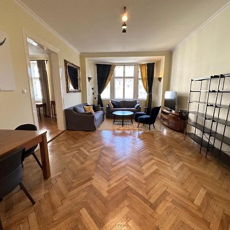 Gorkeho Apartment In City Centre บราติสลาวา ภายนอก รูปภาพ