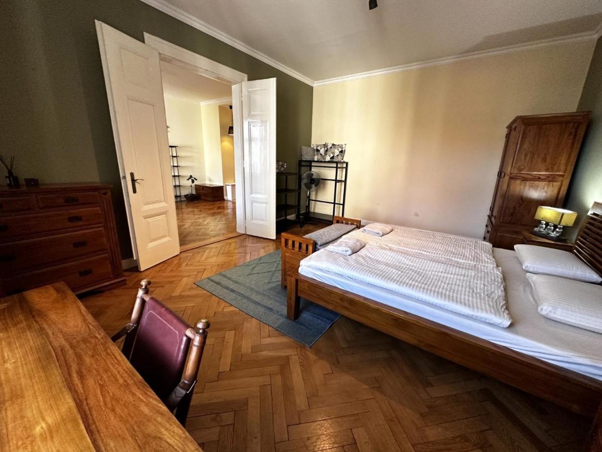Gorkeho Apartment In City Centre บราติสลาวา ภายนอก รูปภาพ