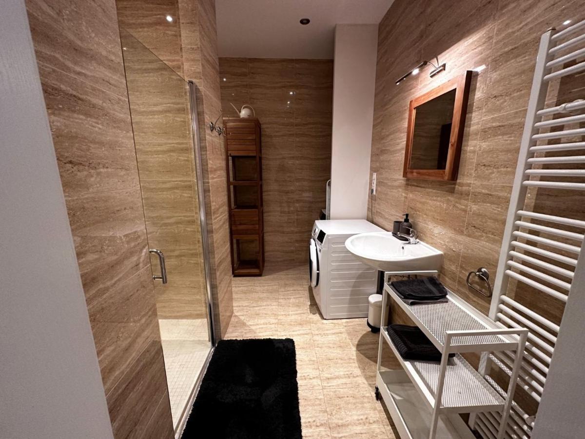 Gorkeho Apartment In City Centre บราติสลาวา ภายนอก รูปภาพ