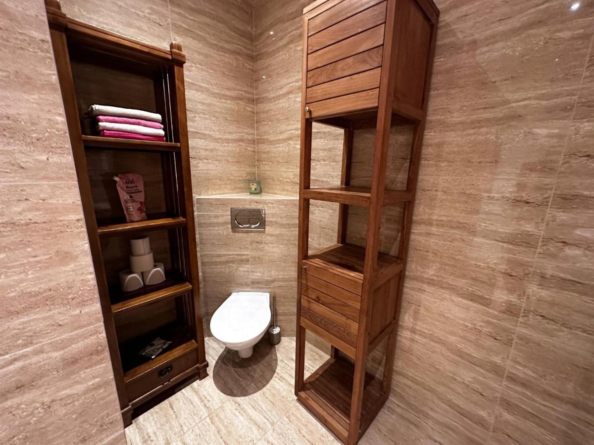 Gorkeho Apartment In City Centre บราติสลาวา ภายนอก รูปภาพ